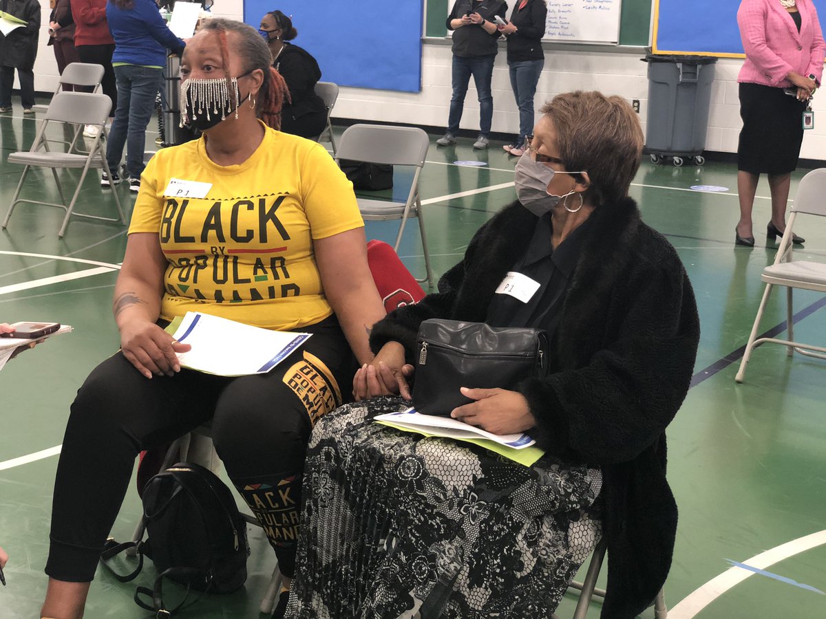 5️⃣0️⃣0️⃣ A DAY | The <a href="/WhitneyYoungES/">Whitney Young Elementary School</a> site expects to give hundreds of vaccinations every day!