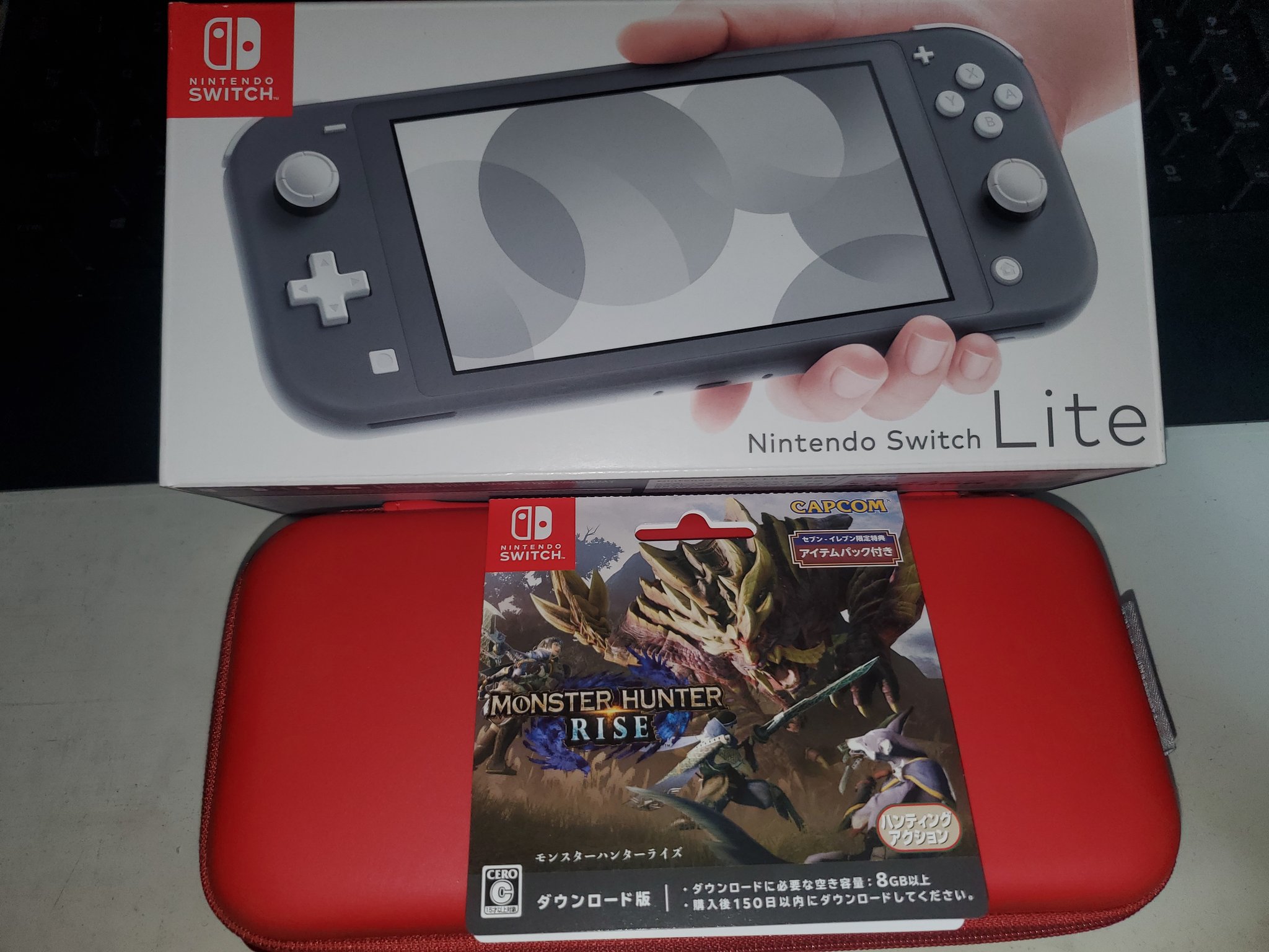 Ryu 23歳の誕生日プレゼント貰えました この年齢でこんな物貰えるとか思ってなかったし 小学生の時の気持ちを思い出してエモかったです モンハン ガチるかもしれないですw プレゼントありがとうございました Acre Parkour22 Sana Aun Aunacrobat