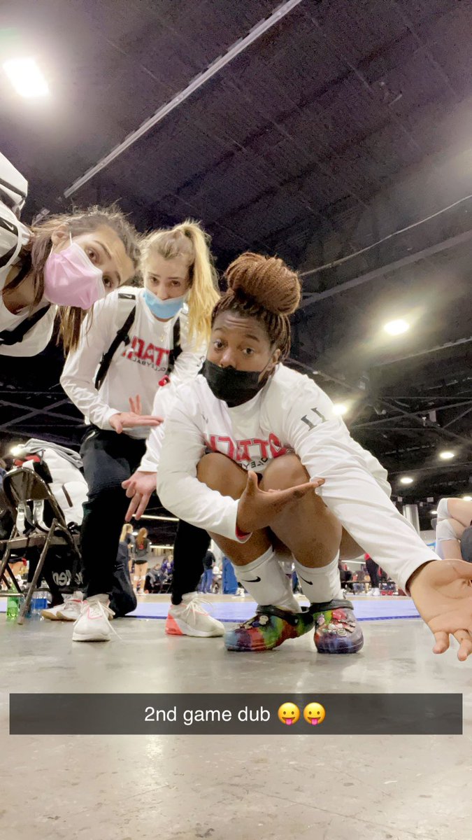 _shian02's tweet photo. ANOTHA ONE 😏 #volleyball #nike #ncaavolleyball #setter #attackvolleyballclub #ntrvolleyball #usavolleyball #elite #collegevolleyball  #recruit #clubvolleyball #cool https://t.co/bqC4e9cvBh