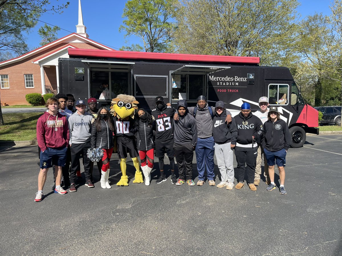 WeAreNewnan's tweet photo. We're out here at Zion Hill Baptist Church (87 Pinson Street) with the Atlanta Falcons and the Mercedes Benz Food Truck!! There is TONS OF FREE FOOD and we want to feed AS MANY AS POSSIBLE!! Please share to help spread the word!!! @NewnanHigh @DStJohn27 @TrustGod0824 https://t.co/c4dSXRUPWi