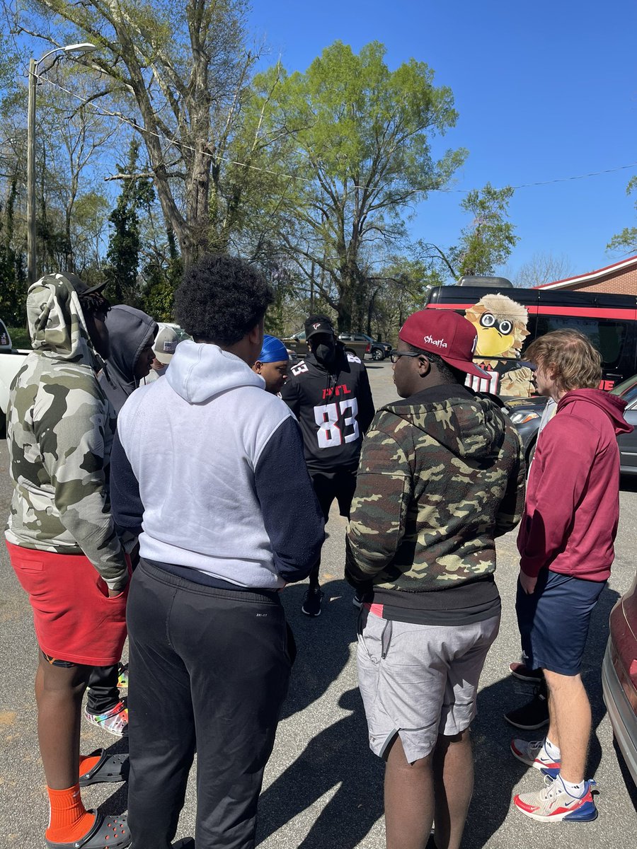WeAreNewnan's tweet photo. We're out here at Zion Hill Baptist Church (87 Pinson Street) with the Atlanta Falcons and the Mercedes Benz Food Truck!! There is TONS OF FREE FOOD and we want to feed AS MANY AS POSSIBLE!! Please share to help spread the word!!! @NewnanHigh @DStJohn27 @TrustGod0824 https://t.co/c4dSXRUPWi