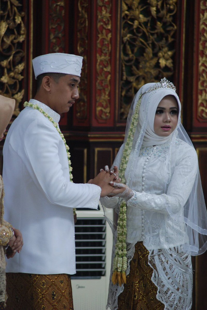 Azharifa's tweet photo. Suamiii🥺🥺🥺 #02042021 #endrazhalal https://t.co/u04UDJWgaH