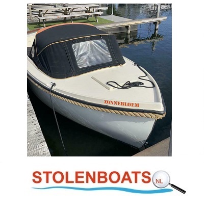 stolenboats's tweet photo. #gestolen tussen 31-3 en 1-4 te Loosdrecht: Volta 540 sloep "ZONNEWIJZER". Wit met zwarte dektent en kussenset. Zie: https://t.co/xR1rOaqykk #gestolenboot https://t.co/y5CkgJ6LyO