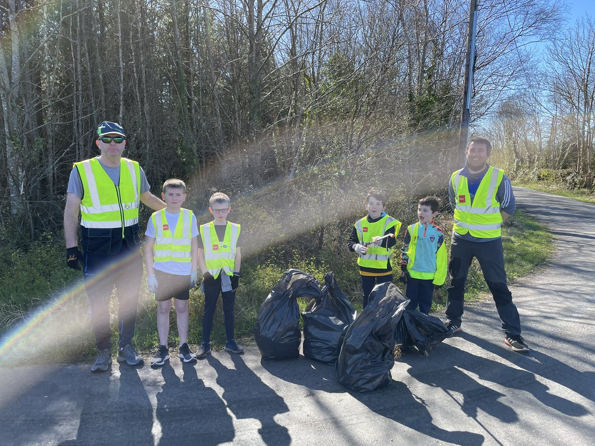Team Up 2 Clean Up is off to a great start!  Lots of rubbish picked up from the roads around Kiltimagh this morning, and unfortunately lots more to go!! Big thanks to our 2 Senior Teams, club members and Kiltimagh Tidy Towns for a great collective community effort! 🔵🔵⚪️⚪️.
