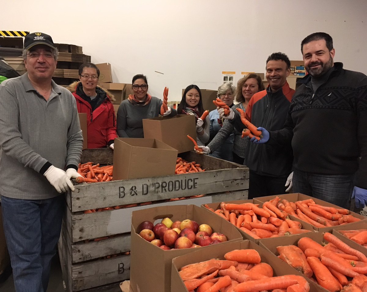 Lorinikkel's tweet photo. It's #NationalVolunteerWeek 

Working at @SecondHarvestCA means coming into contact with incredible people willing to donate their time to a great cause. Here's to all the volunteers doing amazing work! https://t.co/7ImaJtHssx