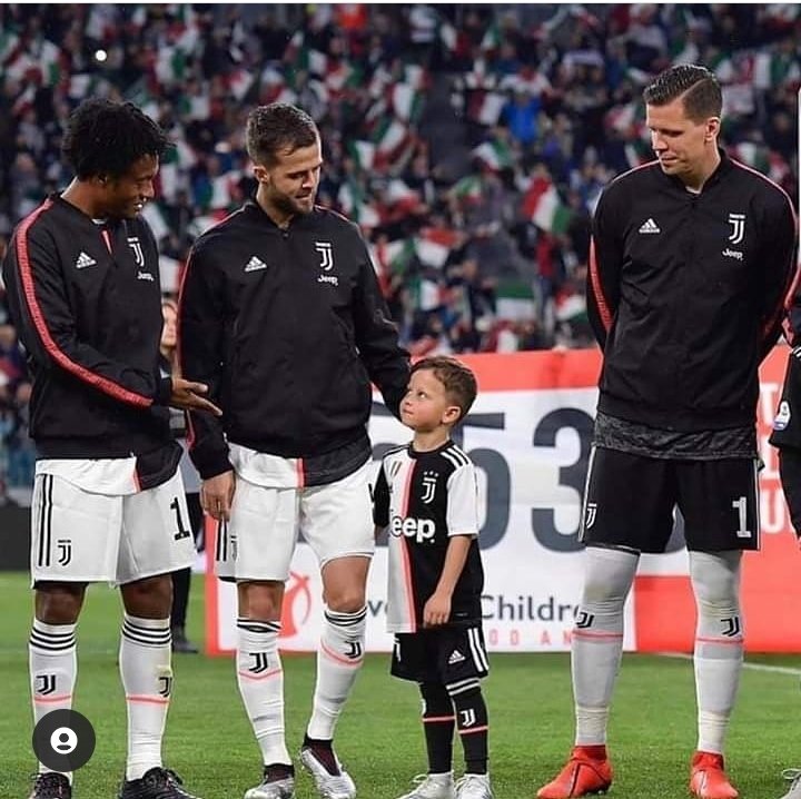 Happy BDay Un abbraccio grande.... A me manca tanto Edin     è sempre juventino vero? 