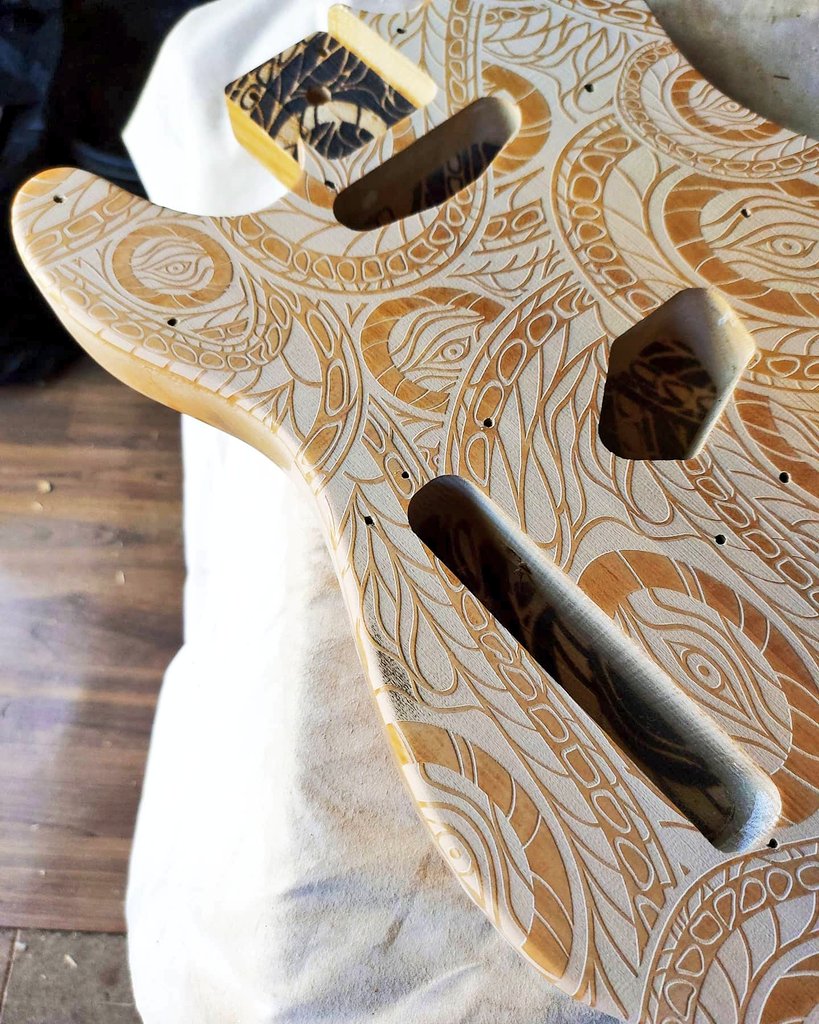 TDIYGirl's tweet photo. I've wanted to have a go at this for ages! 🎸❤ Thanks to my Dad taking up guitar dissection during lockdown, I gained a spare to practice on. So glad we're both cack handed! 🤣 #thatdiygirl #guitar #laserengraving #customengraving #pattern #cackhanded https://t.co/ql8TGZEa61