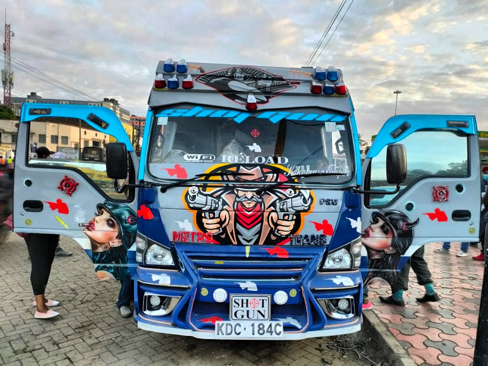MatwanaCulture's tweet photo. ๐๏ธ Shot Gun/Bendito Representin' Kasarani - Mwiki โข Designed by #MwasGrafix โข Body Fabrication by #KCI โข Sound & Visual by #BicEntertainment
#MatwanaMatatuCulture #AgeOfTheCulture #Matatu #LongLiveTheMatatuCulture #Kenya #Isuzu #Art https://t.co/5K8u41jbwz
