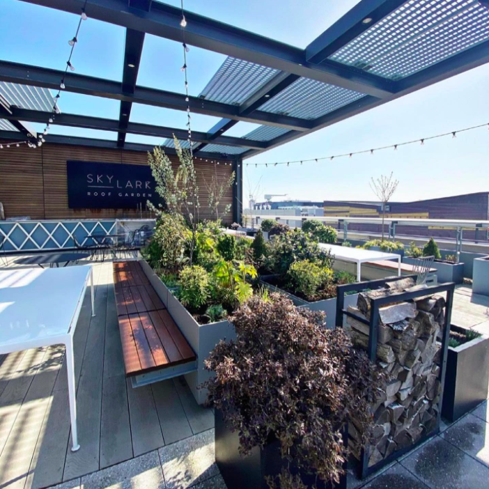 bumsonseatshosp's tweet image. The sun is shining, the long weekend is here and we're on the final stretch to freedom ☀️🥂

So, we've rounded up a few of our favourite #rooftopbars that we'll be hitting up in a couple of weeks!

👉 tinyurl.com/mzzfmeew

@20StoriesMCR 
@skylarkroof 
@ETMGroup 

#hospitality
