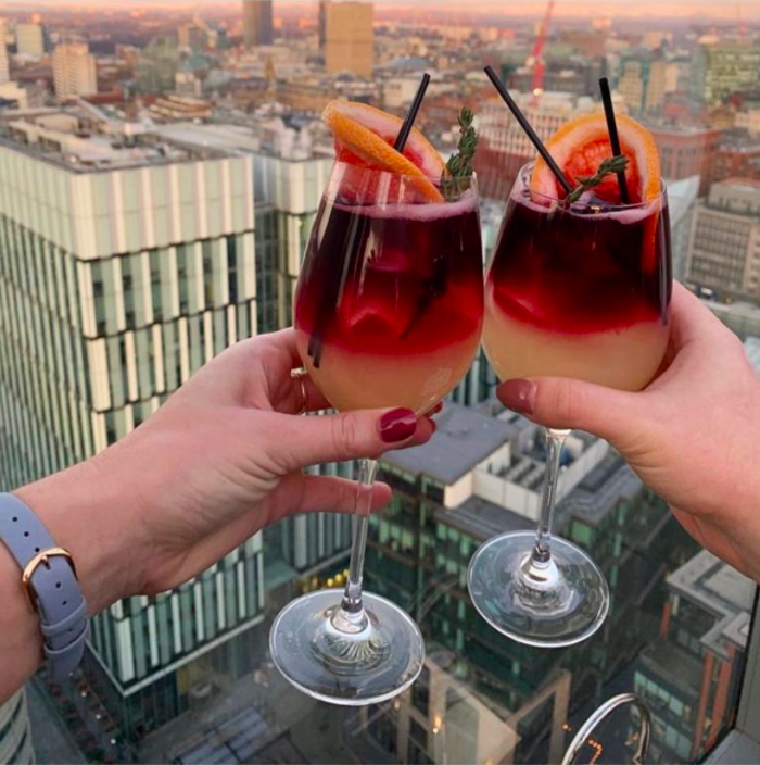 bumsonseatshosp's tweet image. The sun is shining, the long weekend is here and we're on the final stretch to freedom ☀️🥂

So, we've rounded up a few of our favourite #rooftopbars that we'll be hitting up in a couple of weeks!

👉 tinyurl.com/mzzfmeew

@20StoriesMCR 
@skylarkroof 
@ETMGroup 

#hospitality