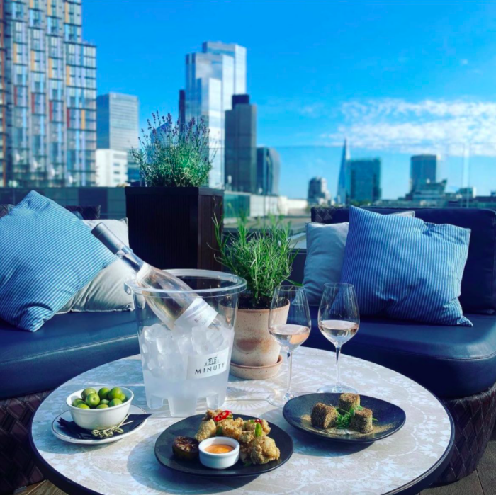 bumsonseatshosp's tweet image. The sun is shining, the long weekend is here and we're on the final stretch to freedom ☀️🥂

So, we've rounded up a few of our favourite #rooftopbars that we'll be hitting up in a couple of weeks!

👉 tinyurl.com/mzzfmeew

@20StoriesMCR 
@skylarkroof 
@ETMGroup 

#hospitality