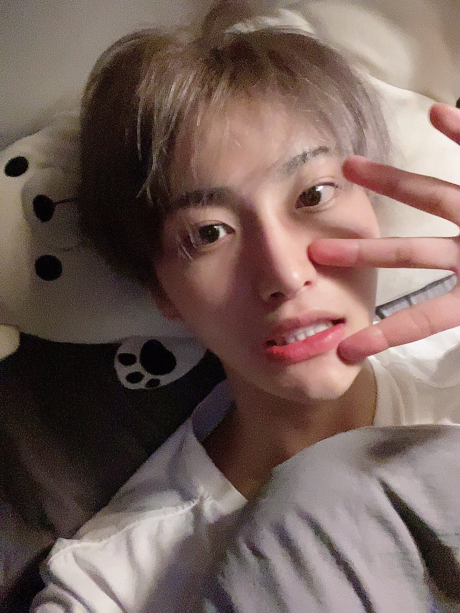 ohsheis948x's tweet photo. my seonghwa that makes me happy and cheers me up when I need it i hope you have a wonderful birthday you deserve it king 🥺💕

#our_star_seonghwaday #우리의반짝_성화야_생일축하해 @ATEEZofficial https://t.co/L9J4XPghFs