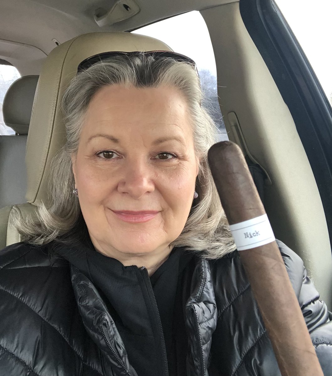 ValBradshaw's tweet photo. The #Cigar: Nick - by @LHCigars.
@syris https://t.co/AMsGXnYZd8