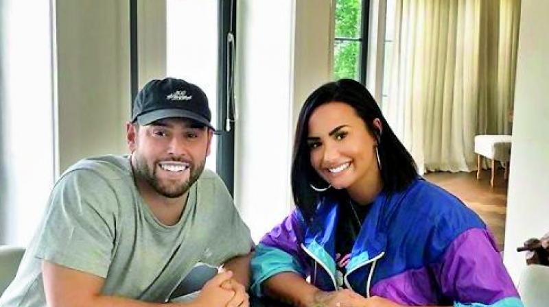 MorningBrew's tweet photo. South Korean entertainment company HYBE, which is the home of the K-Pop juggernaut BTS, is acquiring Scooter Braun's Ithaca Holdings

Included in the deal are Ithaca's management clients Justin Bieber, Ariana Grande, and Demi Lovato

global powerhouse in the making https://t.co/iEAwp4vKex