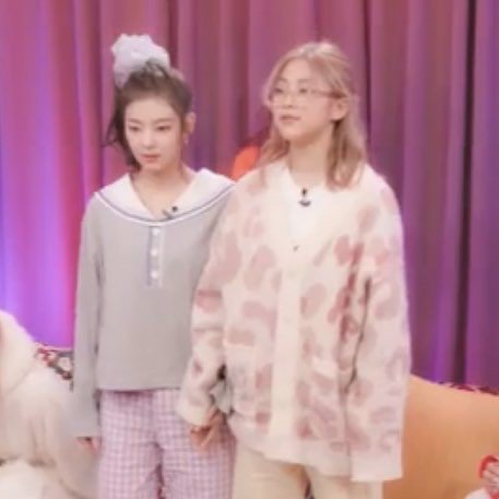 Arkadaşımla artık sabah 6 da kalkıp ders çalışacağız demişizdir ve kalkmışızdır. Laaan çok datlulaaar.