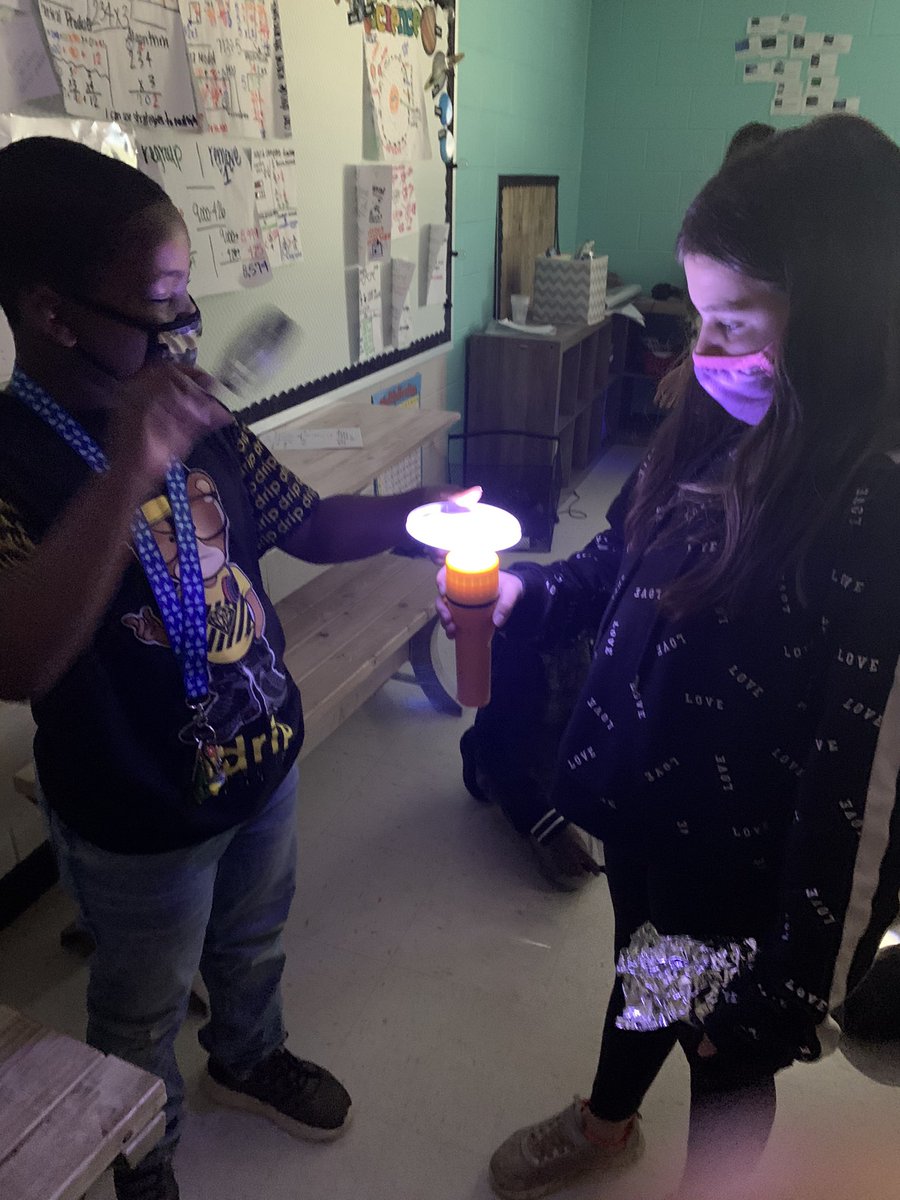 MrsMathTech's tweet photo. Science day success @RPES_Cougars ! Exploring how light interacts with diff. materials 🧐 #iteach4thgrade #hypothesize #explore #communicate @HopeFBarr @RyanEarlJames https://t.co/lmnfIVGrap
