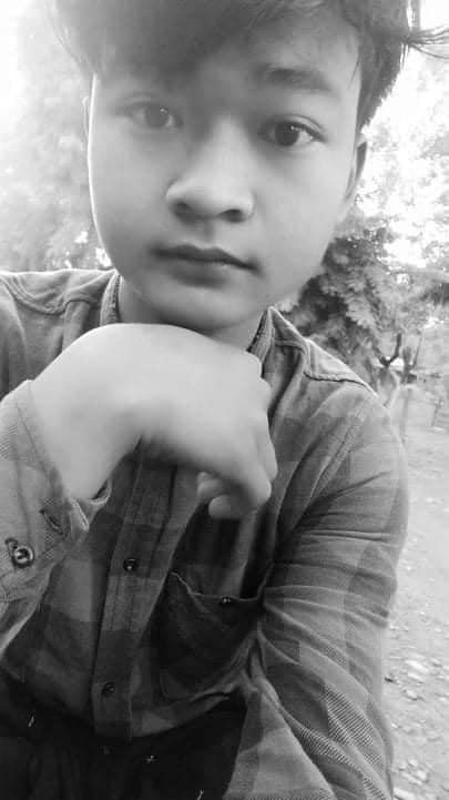 Waiyan699's tweet photo. Kalay, Sagaing

ONLY 19 years old,   Kalay University student Van Biak Thang or Nyan Linn Htet.

SHOT DEAD last night around 9pm, Body returned today and funeral held. 

#WhatsHappeningInMyanmar
#Apr2Coup https://t.co/qk1NXlF7FB