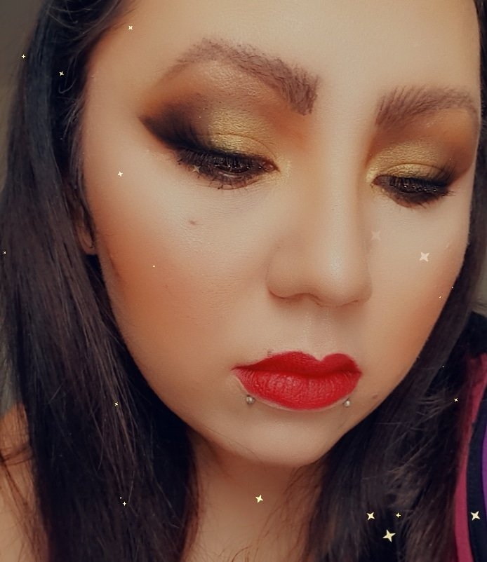 SweeLien's tweet photo. #softglam #gold @urbandecayuki @UrbanDecay #gameofthrones #palette
@Maybelline #skyhighmascara #stuperstayfoundation #softbeige #sensationalmattessirensinscarlet @plouiseacademy
#plouisebase #shade3 @MakeupRVLTN #superfruitextractantioxidantserumprimer #concealandhydrateco2 https://t.co/DAhimWUanz