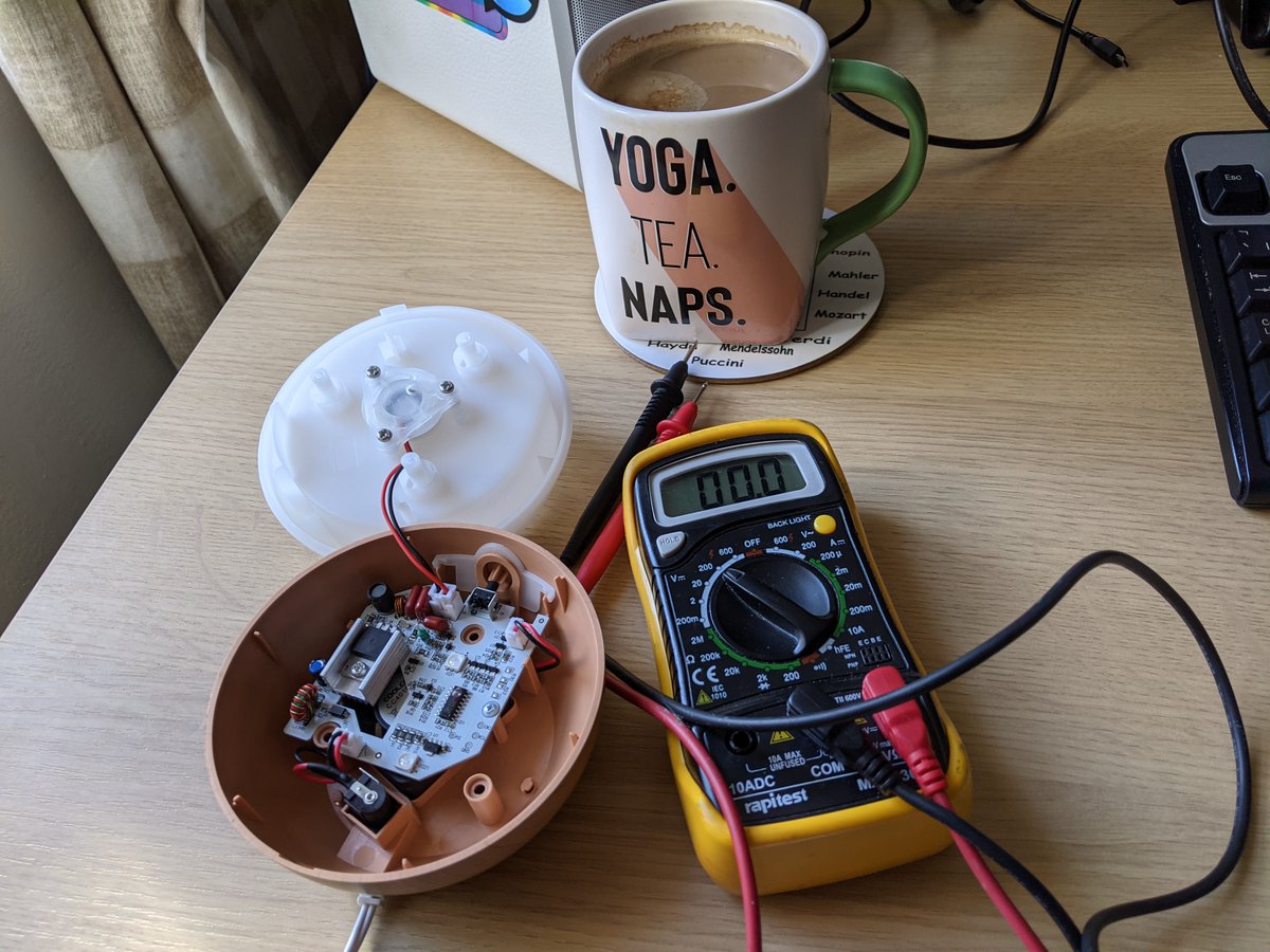 annajayne's tweet photo. This afternoon's caffeine-fueled amusement is "fixing a broken #VictSing diffuser".
It's just as well there were screws under the pads, as otherwise I might never have been able to discover that the 24V power jumper ("CN1") had worked loose - and then #fixit.
#RightToRepair https://t.co/SYy9bhWs9N