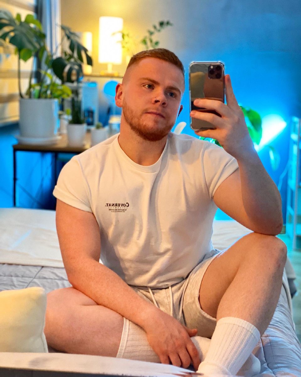 dio_x_'s tweet photo. Locked down for the weekend 🙃

RT if you’d quarantine with me 🥺 https://t.co/E7zRVipGXp