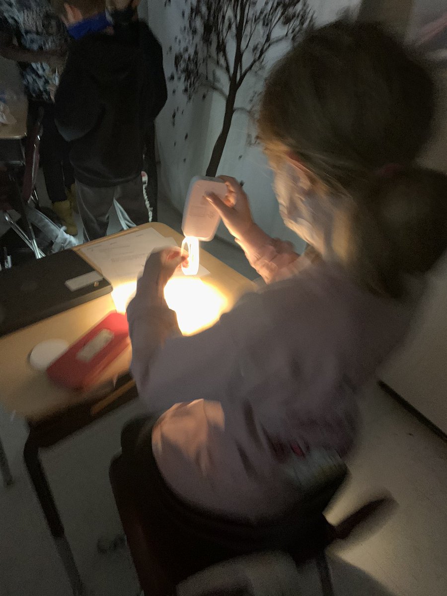 MrsMathTech's tweet photo. Science day success @RPES_Cougars ! Exploring how light interacts with diff. materials 🧐 #iteach4thgrade #hypothesize #explore #communicate @HopeFBarr @RyanEarlJames https://t.co/uoVLrbA4Nv
