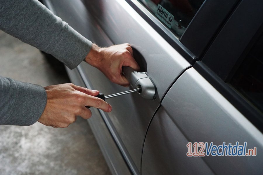 Twee verdachten aangehouden voor meerdere diefstallen uit auto's in #Gramsbergen. 112Vechtdal.