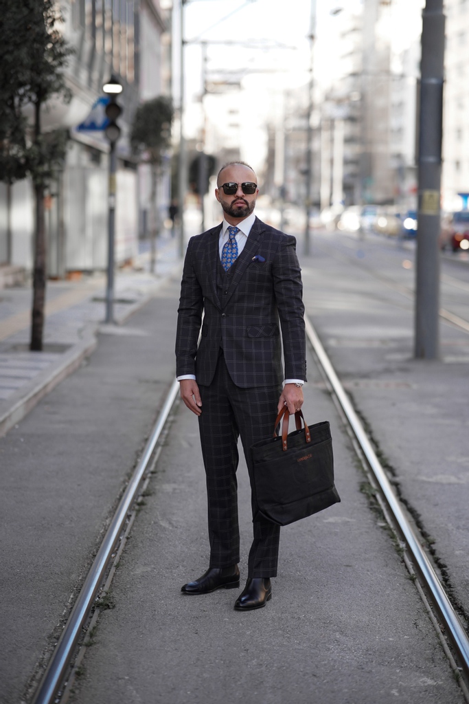 Sophisticated styles, sophisticated shoes. ⁠
Photo by <a href="/famousali10/">Ali ÇELİK</a>⁠
#AceMarks⁠