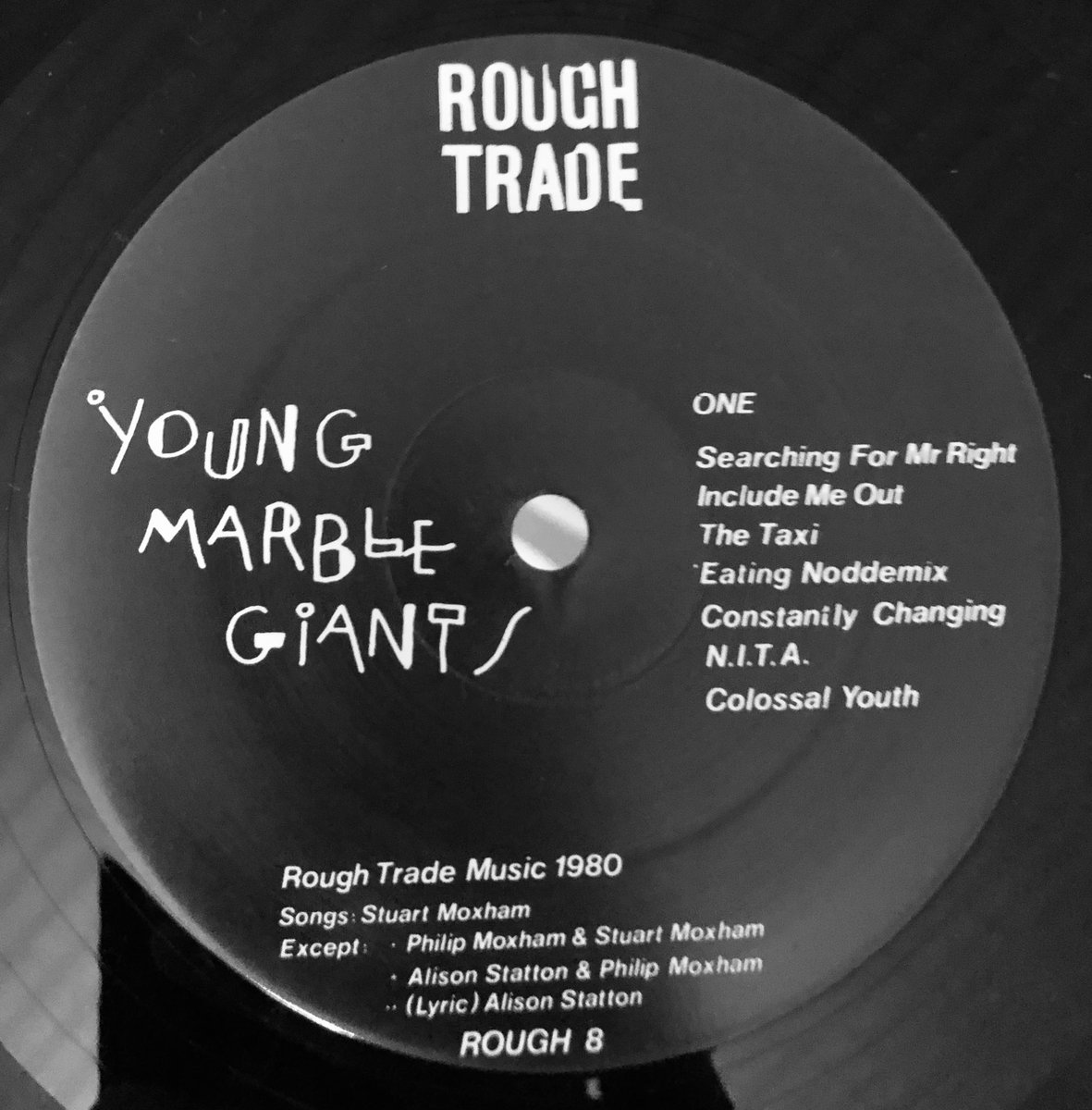 satoshi_iwase's tweet photo. Young Marble Giants – Colossal Youth
Rough Trade 1980
#12inchvinyl 
#alisonstatton 
Produced by Dave Anderson
92年頃ロンドンのポートベローのラフトレードで購入した。なので1990年の、reissue盤だろう。日本にもラフトレードが一時期あった、最初は原宿、その後に西新宿へ移転。 https://t.co/01eNg8k4Ue