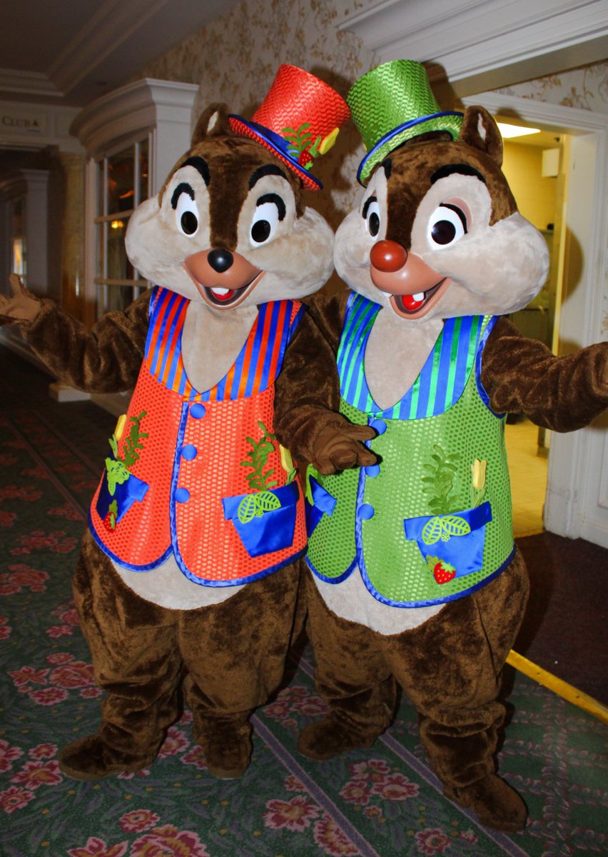 CharactersPBlog's tweet photo. Open your heart to Spring! Happy Anniversary to these two nutters: Chip’n’Dale. ✨🌸
#disneyclassics #DisneyThrowbacks #bestfriends #seeyarealsoon #disneylandparis #DisneyParks #reopening #covid #lockdown #springtime #sunnyday #chipndale #chip #dale #happybirthday #chipmunks https://t.co/YnWEYiy8NA