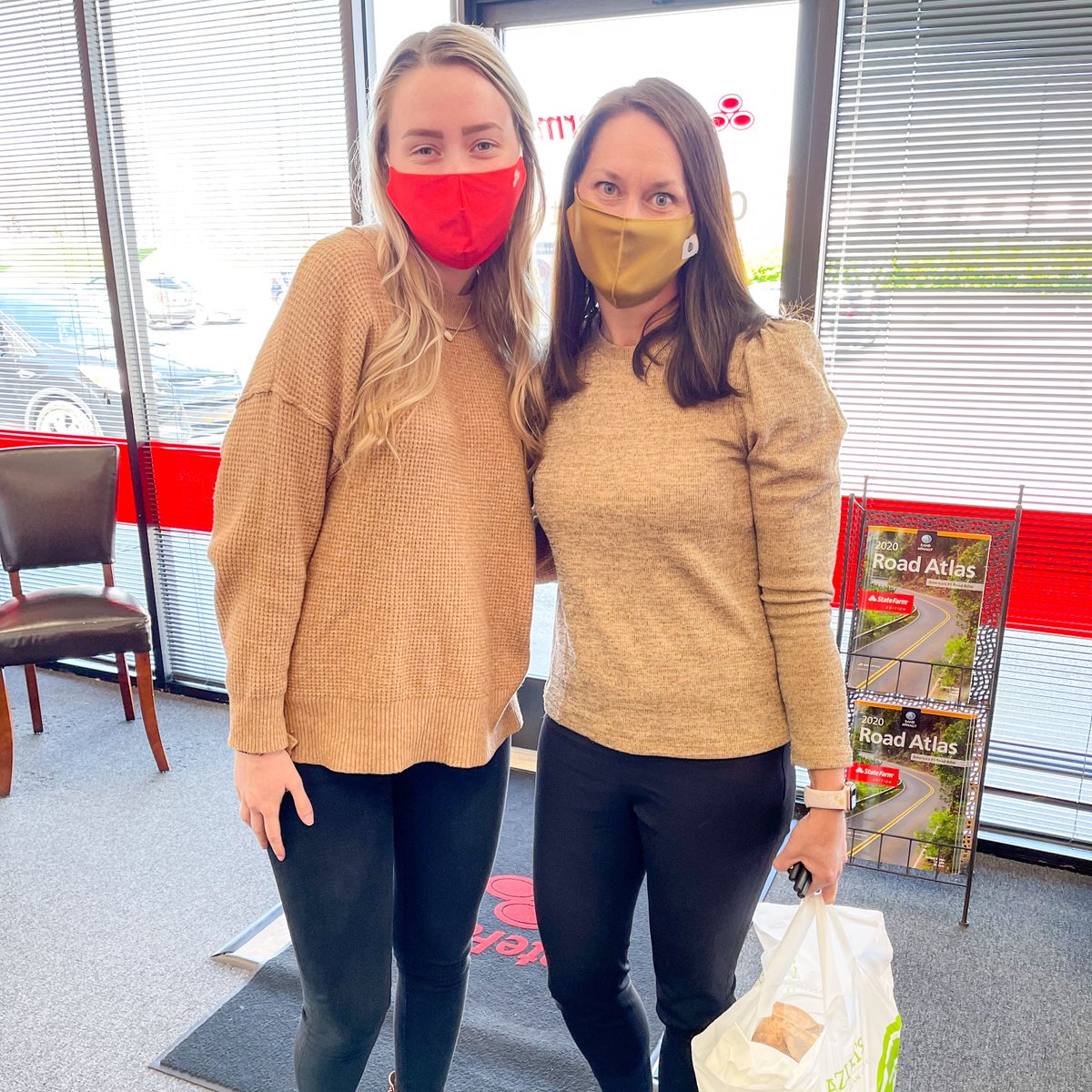 CindyPuckettAgt's tweet photo. Thank you to Mary Spears at Jack Morris Auto Glass for bringing lunch yesterday! We 💚 doing business with you guys! If you need a crack in your windshield repaired, definitely check them out! 

#CindyPuckettIsMyAgent #HermitageTN #DavidsonCounty #ThankYou #JackMorrisAutoGlass https://t.co/5bMux9ogVP