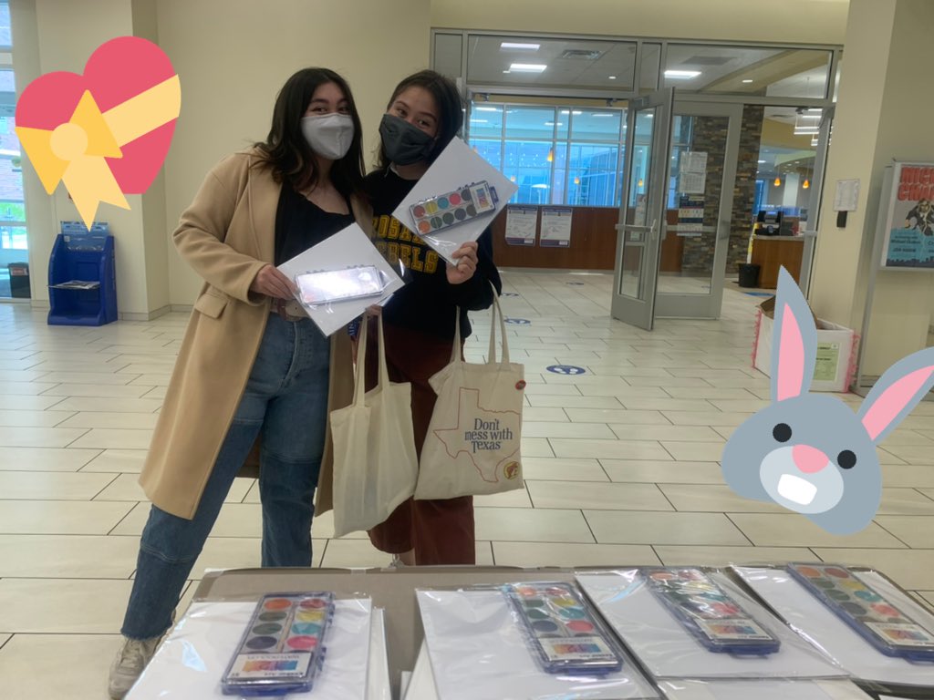 SLUInvolvement's tweet image. Stop by Grand Dining for your free spring water color kit, from the Billiken Parent and Family Association! Until 1 pm Friday!