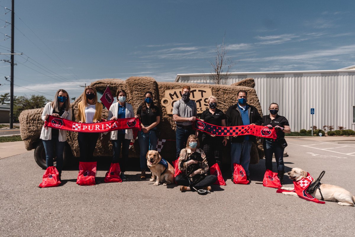 stlCITYsc's tweet photo. It was an absolute pleasure to hang out with the staff at @DuoDogsInc and champion doggo Barclay 😍😍 You raised him well, @StLouisBlues! 👏 #TeamSTL #OneGoalOneCITY https://t.co/b3nPe5a7LN