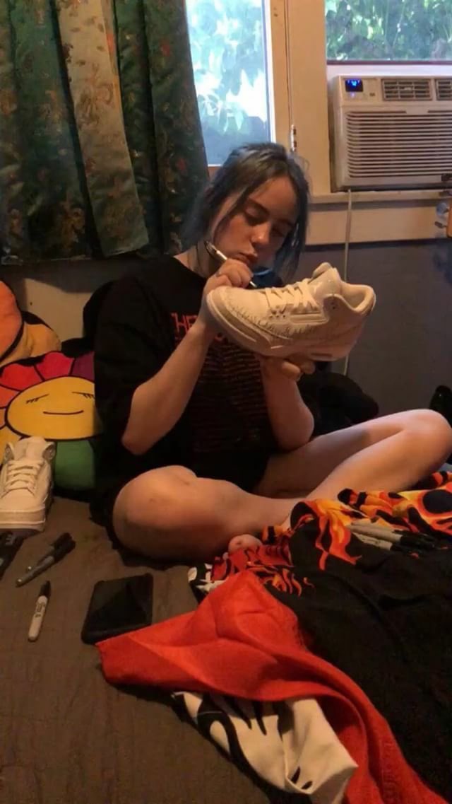 your camera roll if billie eilish was your girlfriend: a thread