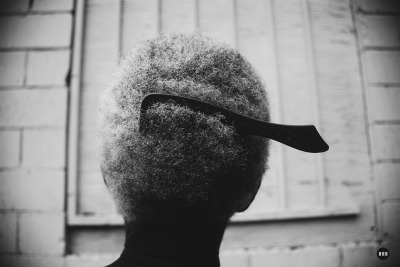 anamonteiro282's tweet photo. RAZÕES PELA QUAL O CABELO AFRICANO, NÃO É APENAS CABELO

| O teste do lápis |

Entre 1948 e 1994, o teste do lápis era um método usado para avaliar se uma pessoa era branca ou preta. Um lápis foi enfiado no cabelo de alguém que estava sendo avaliado. https://t.co/1wLDNUhSYt