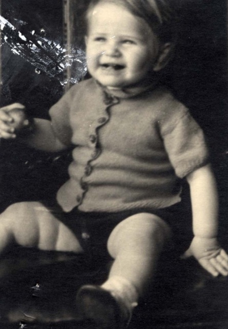 AuschwitzMuseum's tweet photo. 1 April 1939 | A Belgian Jewish boy, Rene Melzer, was born in Antwerp.

He arrived at #Auschwitz in a transport from Malines / Mechelen on 18 January 1943. 
He was murdered after selection in a gas chamber. https://t.co/GLHIcOSnVj