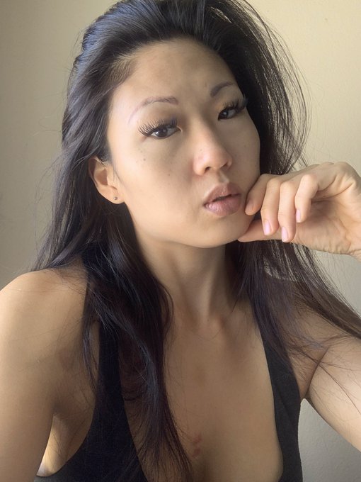 Me:  Wondering when more people actually recognize my beauty &amp; hard work. https://t.co/XPxBsSAuXK<a href="/tag/flashbackfriday"class="tags"><span>#flashbackfriday</span></a>