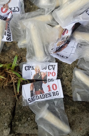 DDalertaRio's tweet photo. #foiASuaDenuncia que ajudou nossos parceiros do #4CPA / #12BPM na apreensão de drogas, lá em Maricá. Por essa, a bandidagem não esperava👊💪Vlw, @PMERJ !!!
#continueDenunciando
Gradicida, DDnauta😉 https://t.co/IWqhLnDbGh