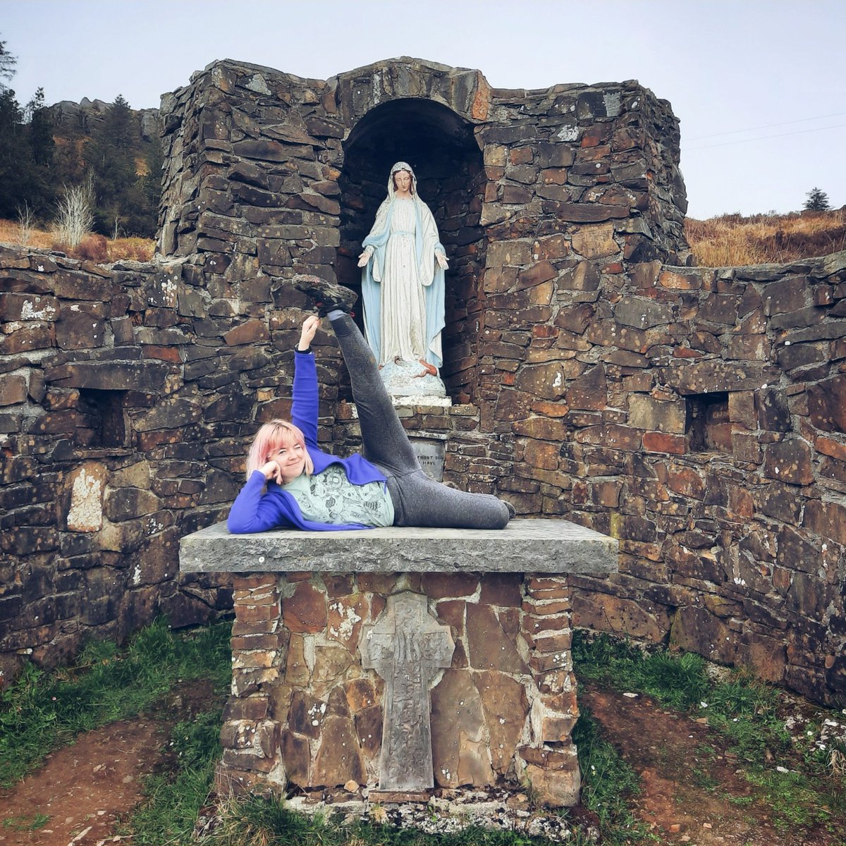 DeirdreQuaid's tweet photo. Waiting outside Jesus' tomb on Sunday like
#ResurrectMe https://t.co/KSj0QgpzMt