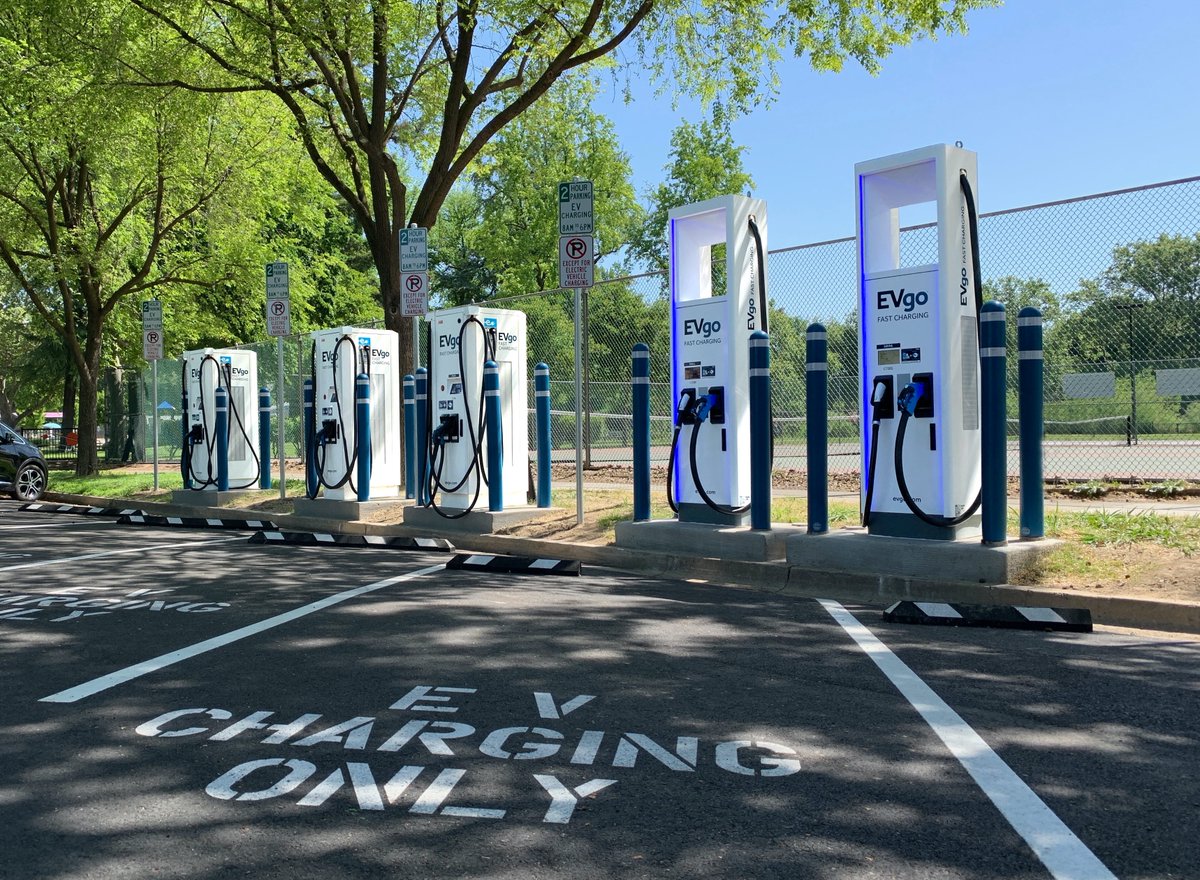 More big EV news today, this time from the White House. Learn more about the Biden Administration's 8 year infrastructure plan, including investments to support the buildout of 500,000 EV charging stations: bit.ly/3wj2P3t

#EVgo #ElectricVehicles #ElectricForAll