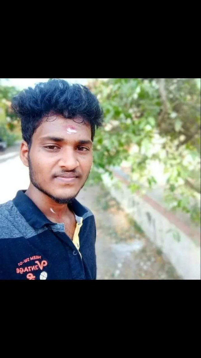 prabhu4x's tweet photo. என்னமா இருக்காங்க நம்ம தமிழ் பசங்க. அதுலயும் teenage பசங்க சூப்பர் 😍👌🏻 https://t.co/0VFCRqpKrA