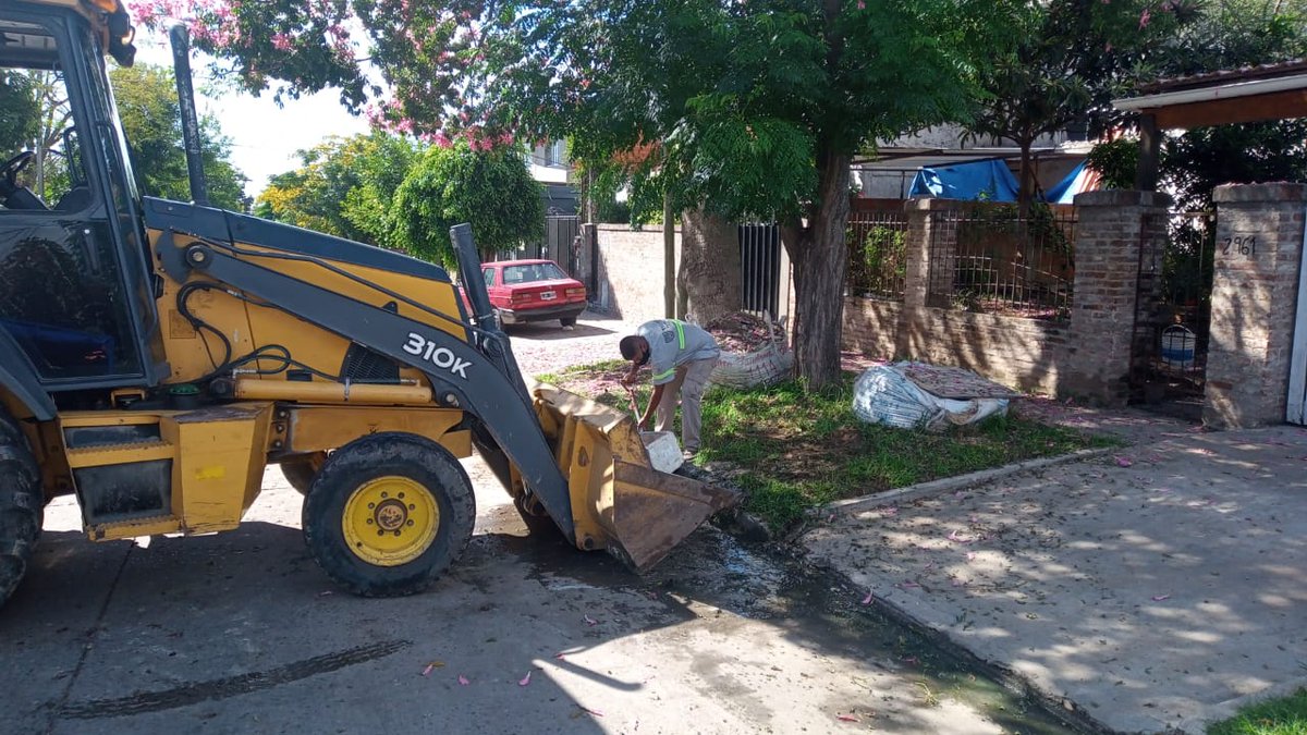 TigreSPublicos's tweet photo. RECOLECCIÓN DE MONTÍCULOS EN DON TORCUATO
Realizamos la remoción de montículos en la calle Boquerón de Don Torcuato.
Para más información @Torcuato_Este a los teléfonos 45132524/2821 https://t.co/KzWMAnhpXv