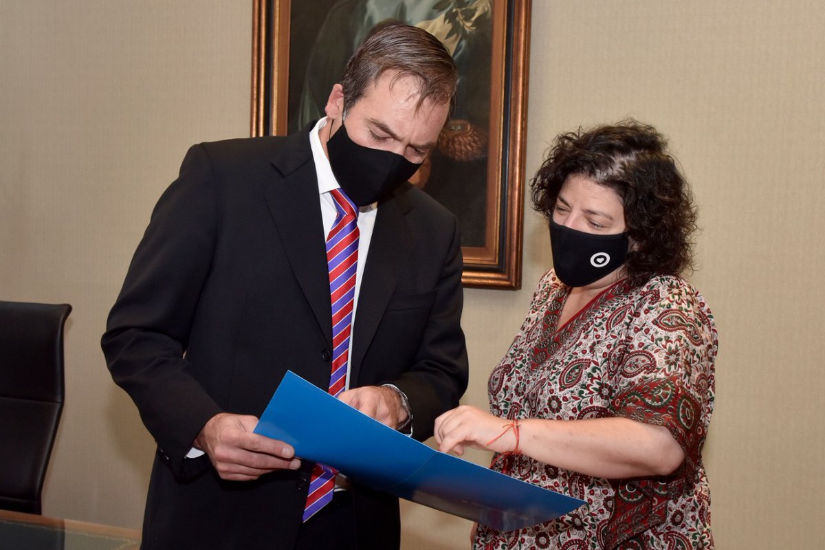 Los ministros <a href="/carlavizzotti/">Carla Vizzotti</a> y <a href="/SoriaEnAccion/">Martin Soria</a> acordaron el inicio de la vacunación contra la COVID-19 de 5.600 integrantes del Servicio Penitenciario Federal en el AMBA.

🔗 bit.ly/3fuuAAn