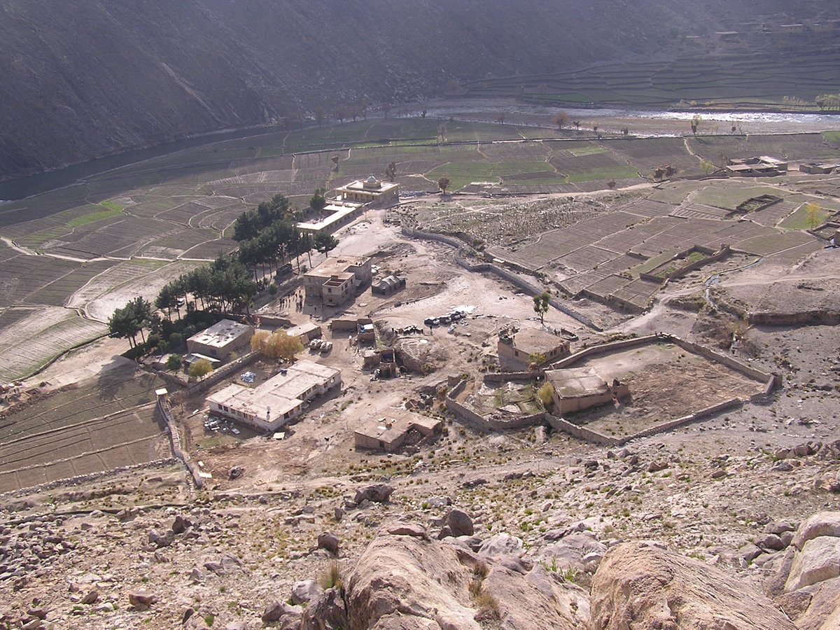 As Winter Strike wound down, a Green Beret team took over the Nangalam encampment the Rangers & 10th Mountain had been using.This base was what Winter Strike left behind, & it was named after Blessing, the first American killed in Kunar or the Pech. Here it is being dedicated: