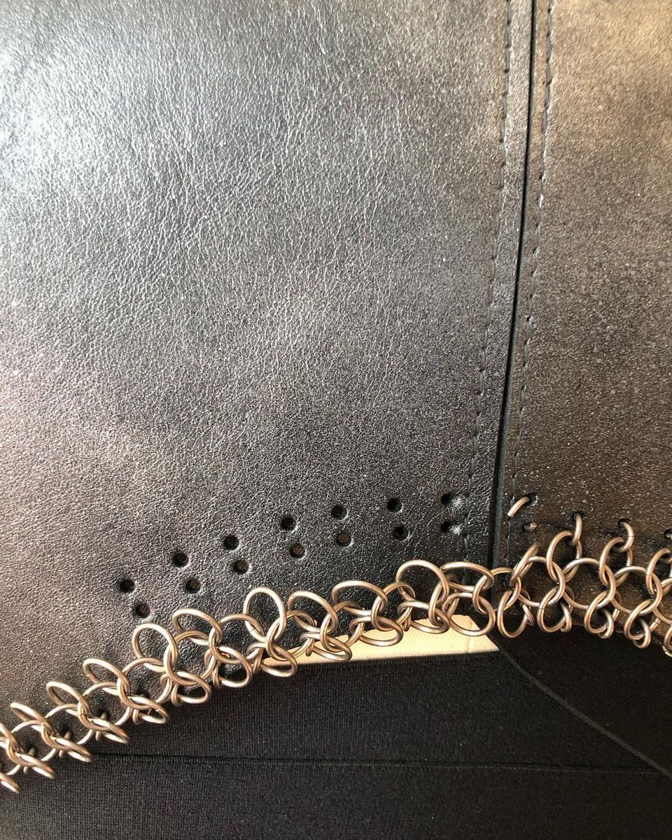EvaWebsite's tweet photo. ▶️ BETTER WITHOUT YOU
New sneek peek of @AmyLeeEV’s outfit on the Better Without You music video!!! Who guessed that it was a shoulder piece? 😍😍😍
#TheBitterTruth #Evanescence @evanescence @EricDHowell #BethWilson https://t.co/5QHGLypbuw