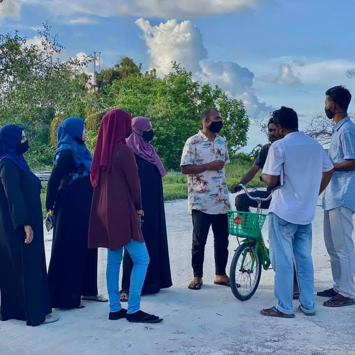mdpkanditheemu's tweet photo. ރައްޔިތުންނާ ބައްދަލު ކުރެވިއްޖެ ރައްޔިތުން ބޭނުންވަނީ ބޮޑު ބަދަލެއް!
އެމްޑީޕީގެ ހުރިހާ ކެނޑިޑޭޓުން ނަކީ މި ބަދަލު ގެނެވުމަށް ގާބިލް ބައެއް! 

#ރަށްވެހިފަތިސް
⁧#އަތޮޅުސަރުކާރު⁩
⁧#ލާމަރުކަޒީރާއްޖެ⁩
#ވޯޓްއެމްޑީޕީ⚖️✔️ https://t.co/JkabU99A8S