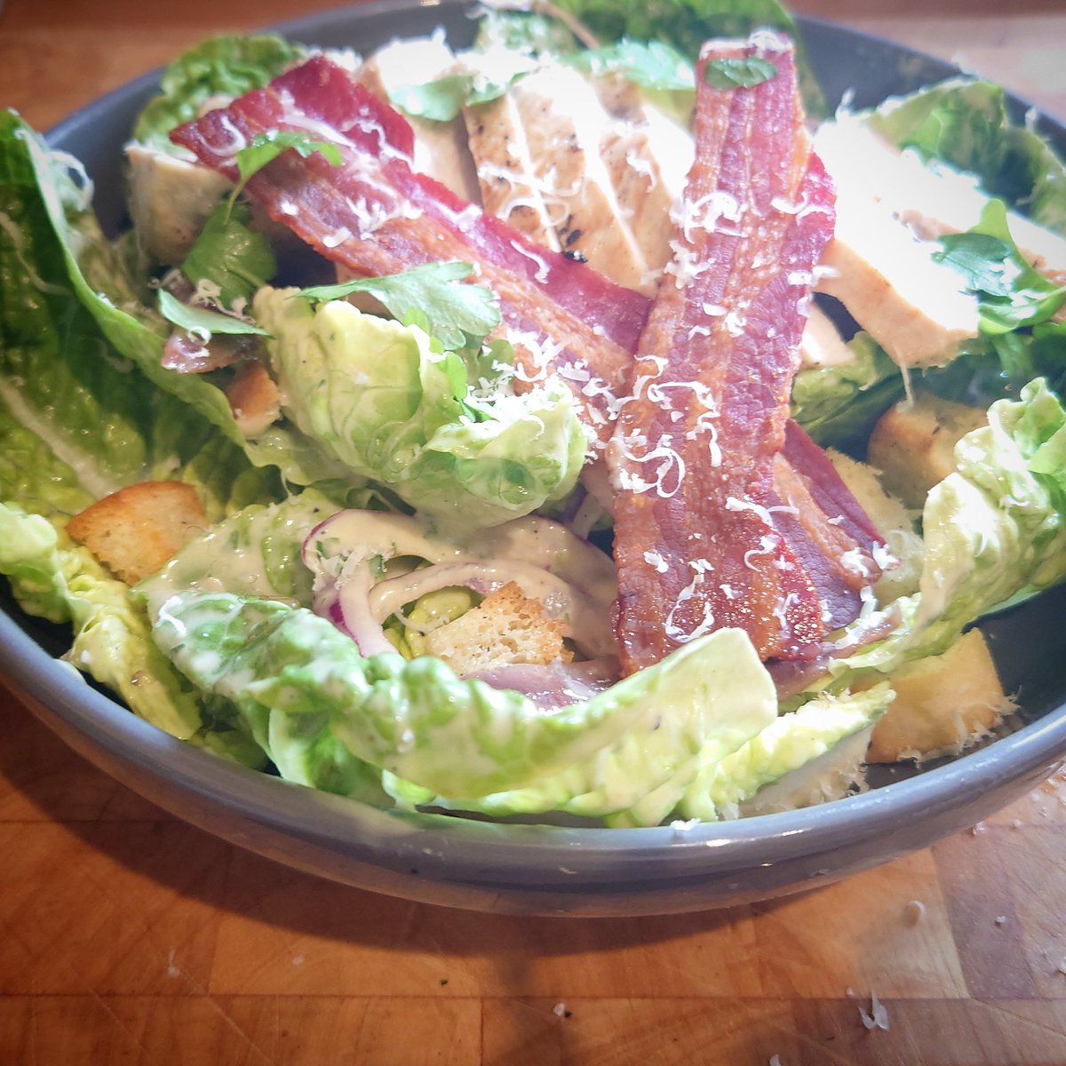 AppetiteHM's tweet photo. So when the sun hits what's the 1st dish you think of ? .
For me it has to be Chicken Caesar Salad it's summer in a bowl.
.
.
.
#chickencaesarsalad #chicken #salad #homemade #caesardressing #food #summersun #summerdinner #latenights #lazylunch #grilledchicken #foodandwine https://t.co/aIEQmJZDUo