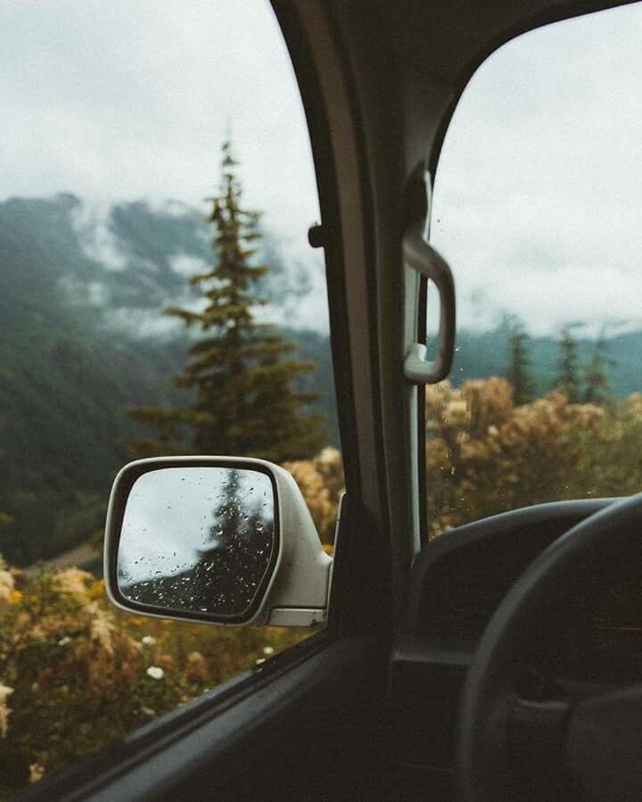 freshdandelions's tweet photo. dreaming of just packing up and going absolutely nowhere. a few good books, enough money for snacks and a playlist to keep me company ~ https://t.co/kropCvvNxW