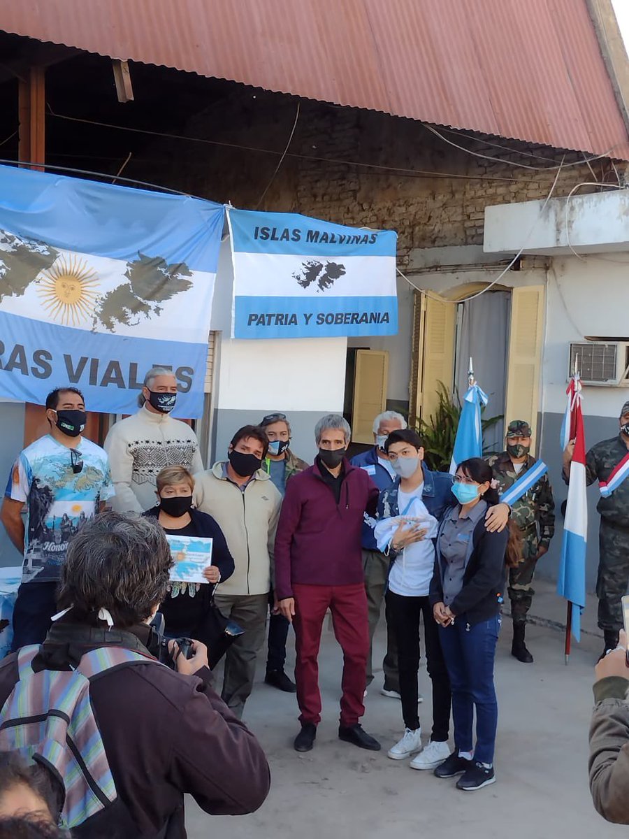 DANIELF48615893's tweet photo. Hoy realizamos un sentido homenaje a los compañeros en la repartición de Obras Viales adelantándonos al 2 de Abril Día del Veterano y de los Caídos en la guerra de Malvinas.

#OrgullososDeSerMunicipales
#OrgullosoDeMisRepresentados
#MalvinasArgentinas
#SuoemCordoba
#Suoem https://t.co/o8pcX1rGa0