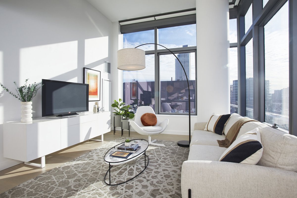 JGeigerShading's tweet image. The tallest residential condominium in all of Queens, Skyline Tower features 67 stories of glass, striking Manhattan views, and ultra-sleek R Series shades... bit.ly/3rDfvyy #nyc #longisland #motorizedshades @HillWestArch