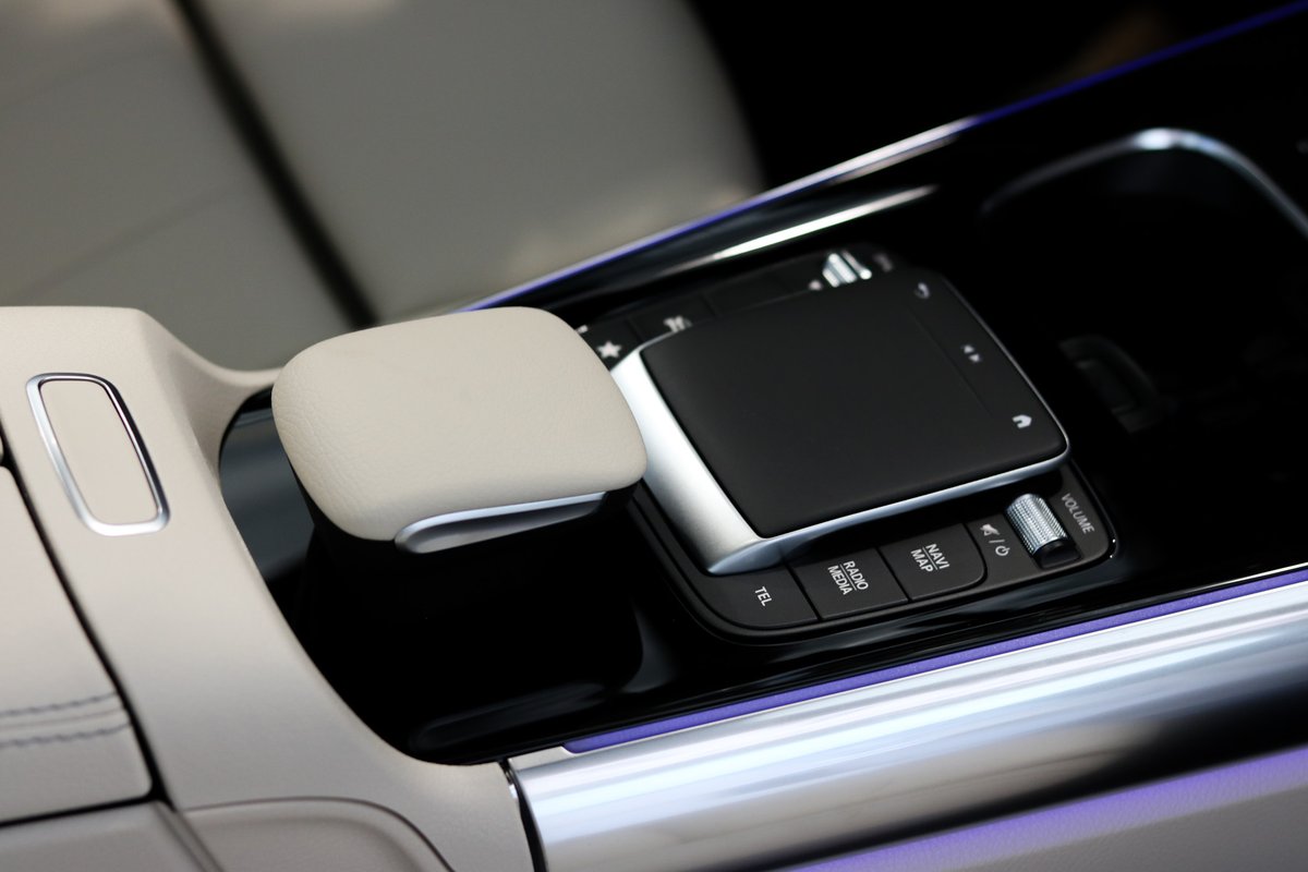 The perfect point of contact 

.
.
#mercedesbenzcanada #mbptbo #gclass #gla250 #interior #macchiatobeige #articointerior #mercedesbenz #mercedes #thebestornothing